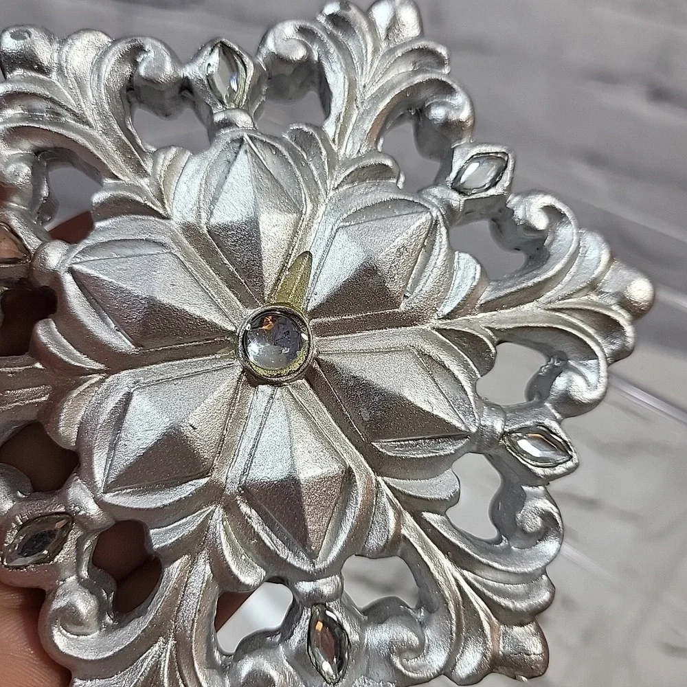 VICTORIAN STYLE ORNAMENTAL 11 1/4